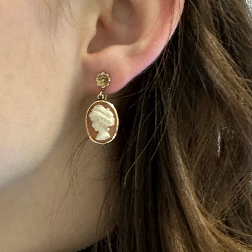 VINTAGE 14K real solid gold camafeo earrings